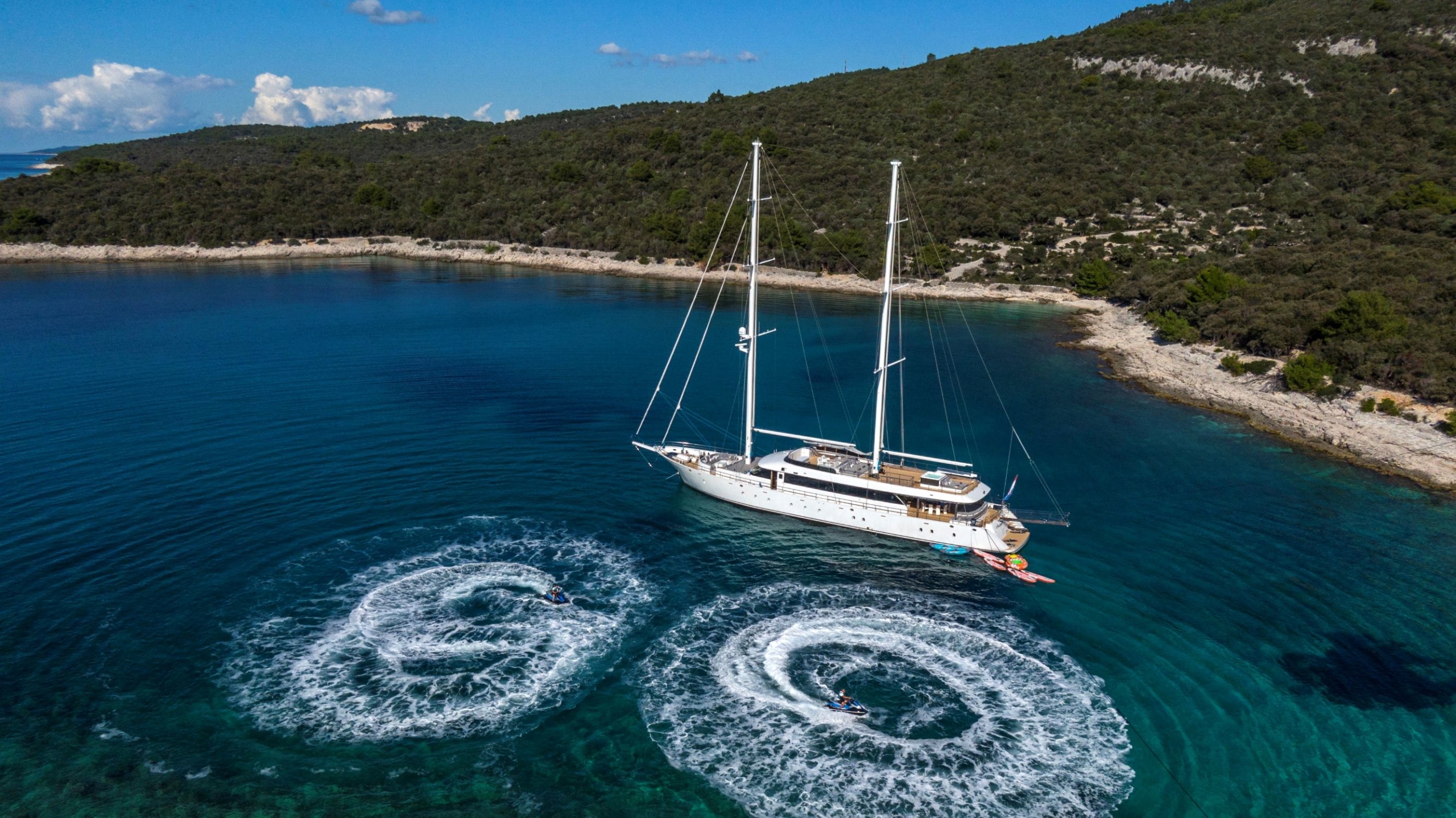 Nestled in the Balkan Peninsula lays Croatia, one of the world's best hidden gems. Known for its stunning views of the Adriatic coastline, gorgeous beaches, and breathtaking waterfalls, can you think of a better place to luxuriate on a yacht?