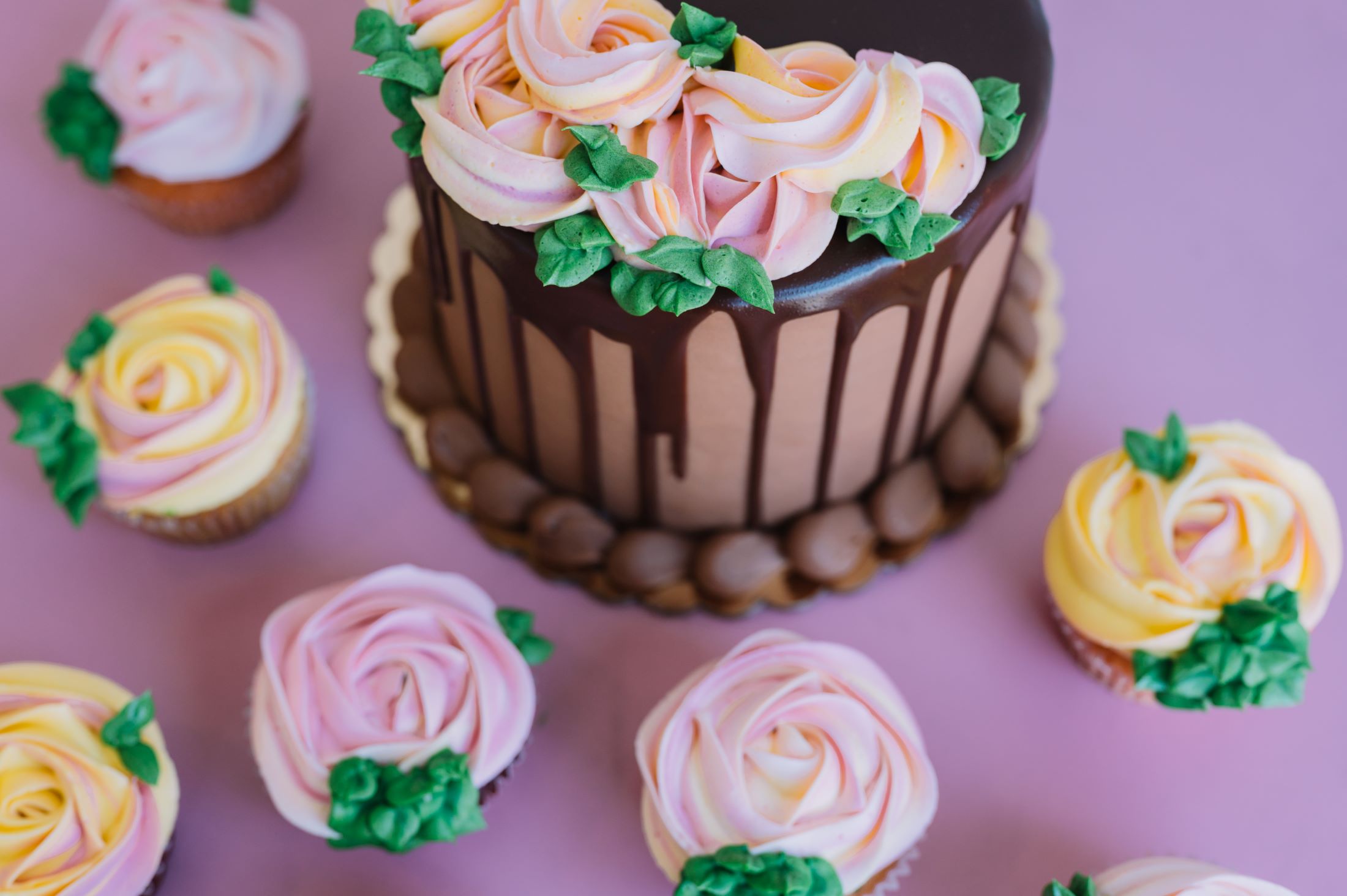 An image of a floral Mother's Day cake from Hotcakes Bakes,