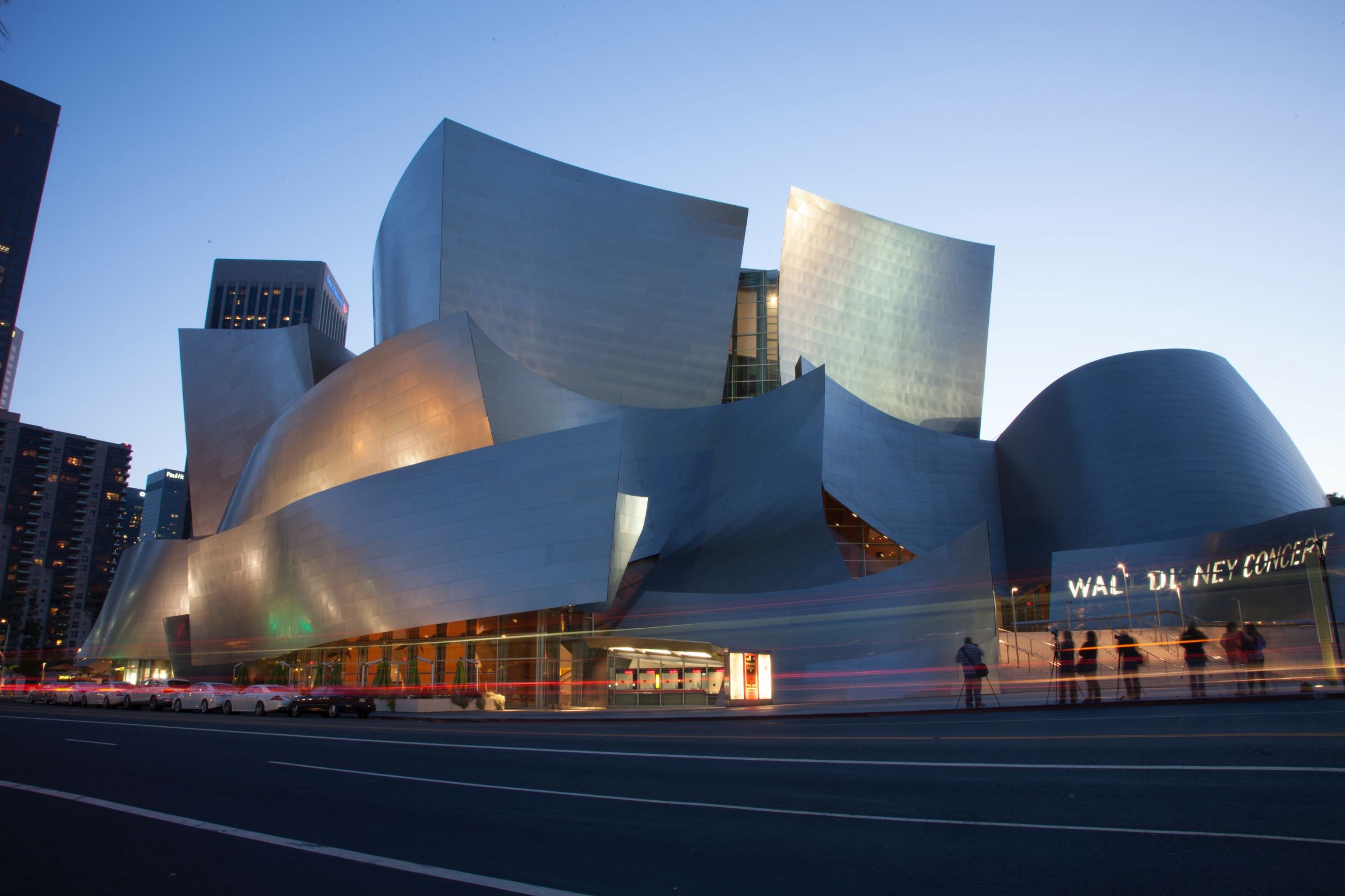 An image of the Walt Disney Concert Hall, the setting of the live performance of the film Psycho.
