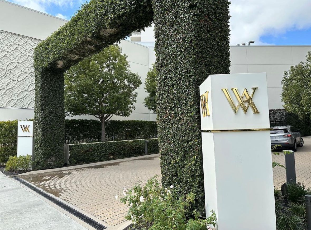 An image of the exterior of the Waldorf Astoria Beverly Hills.