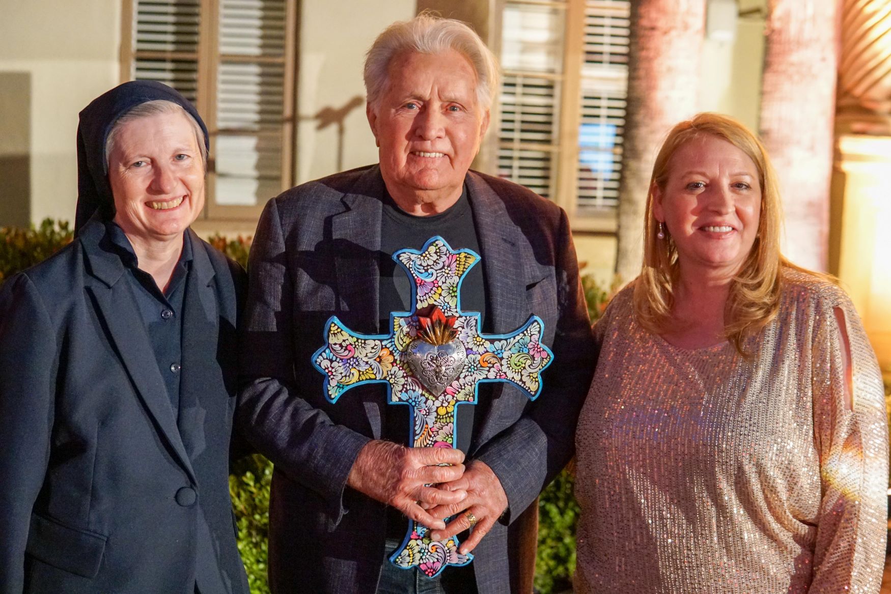 An image of (L to R) Sister Chris Maggi, Daughter of Charity, Inaugural "Vincent's Heart" Award Recipient Martin Sheen and St. Vincent Meals on Wheels CEO and Executive Director, Veronica Dover.