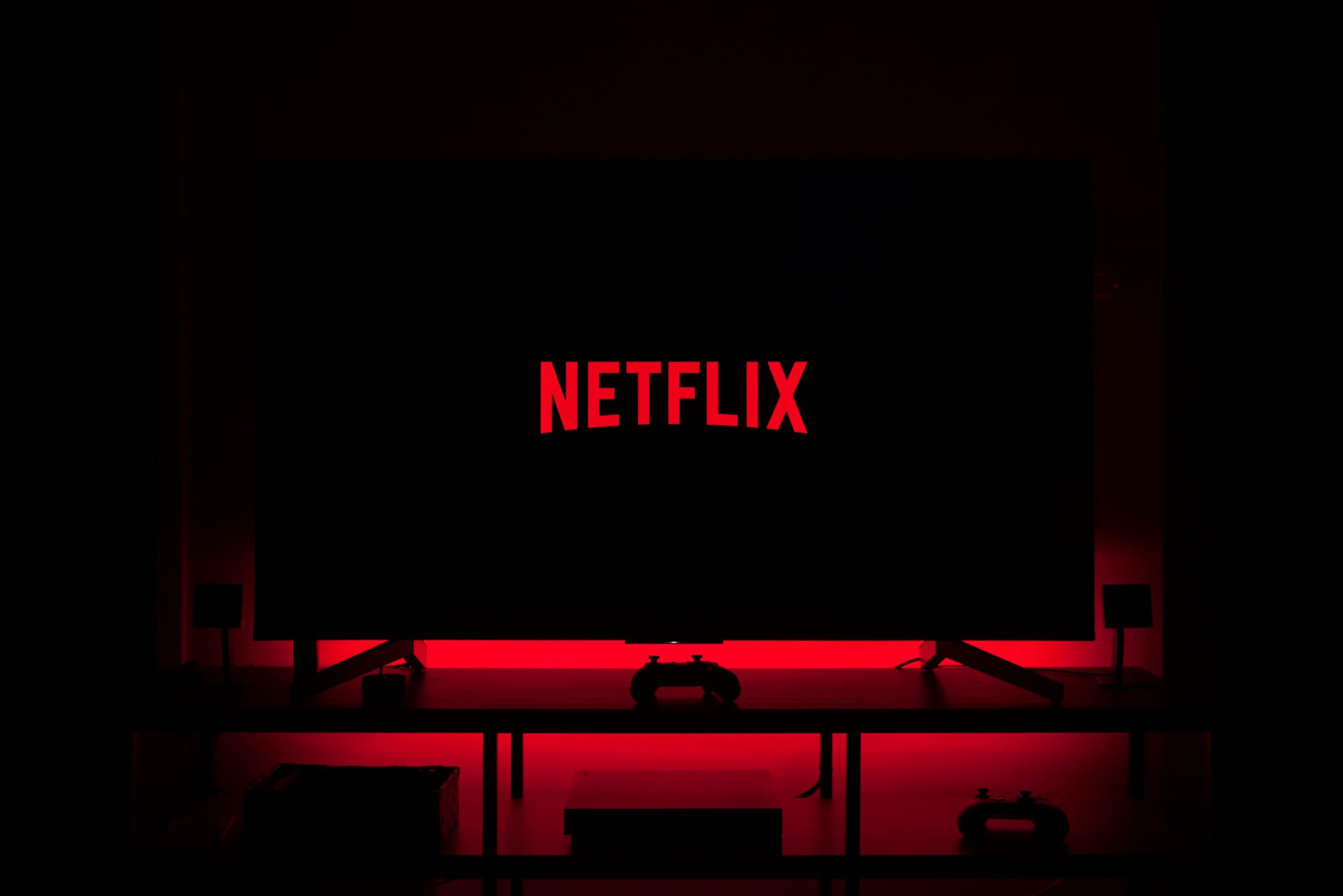An image of the Netflix logo on a TV.