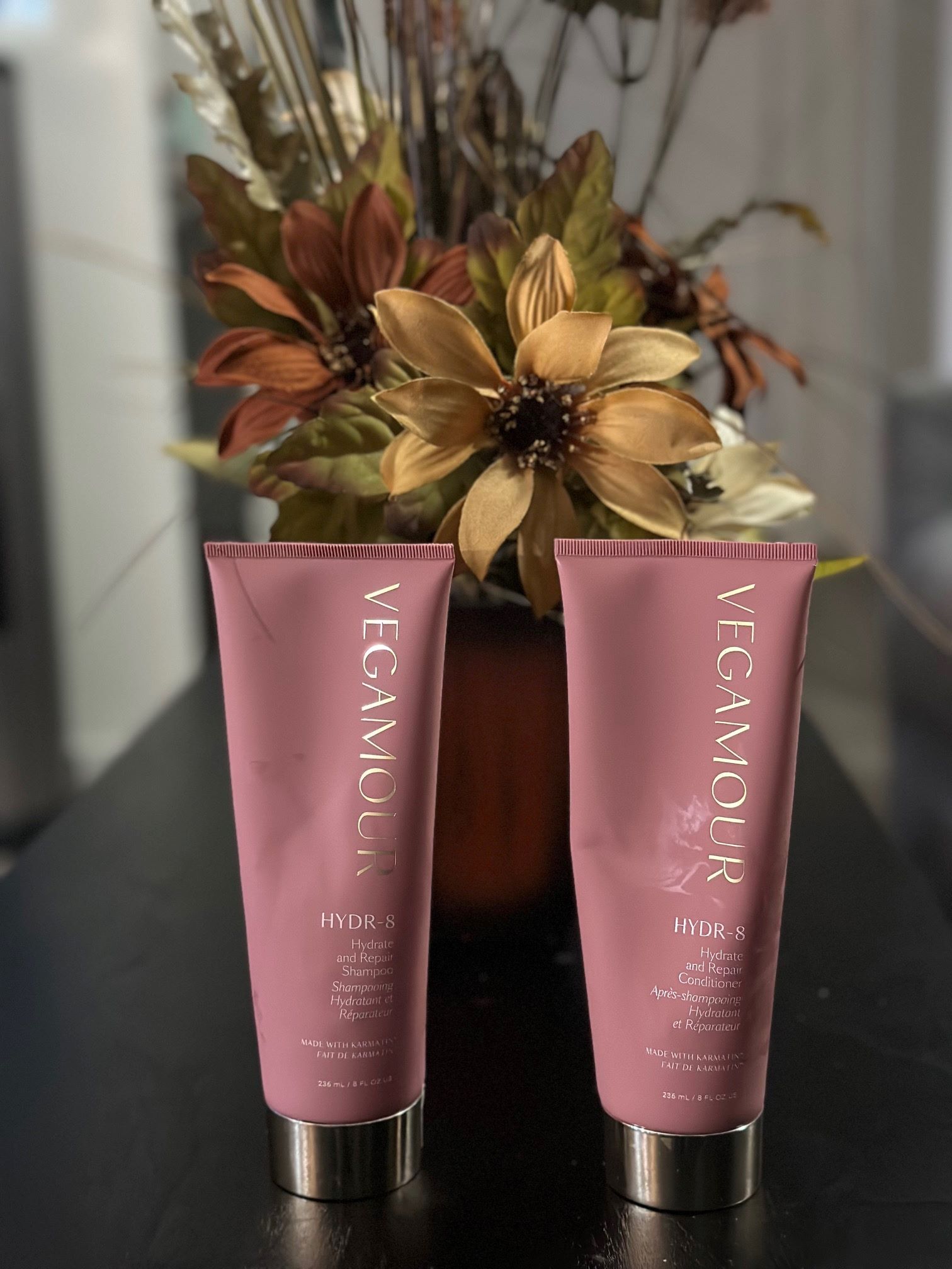 An image of the Vegamour Hydr8 shampoo and conditioner.