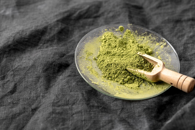 An image of the green maeng da kratom powder.