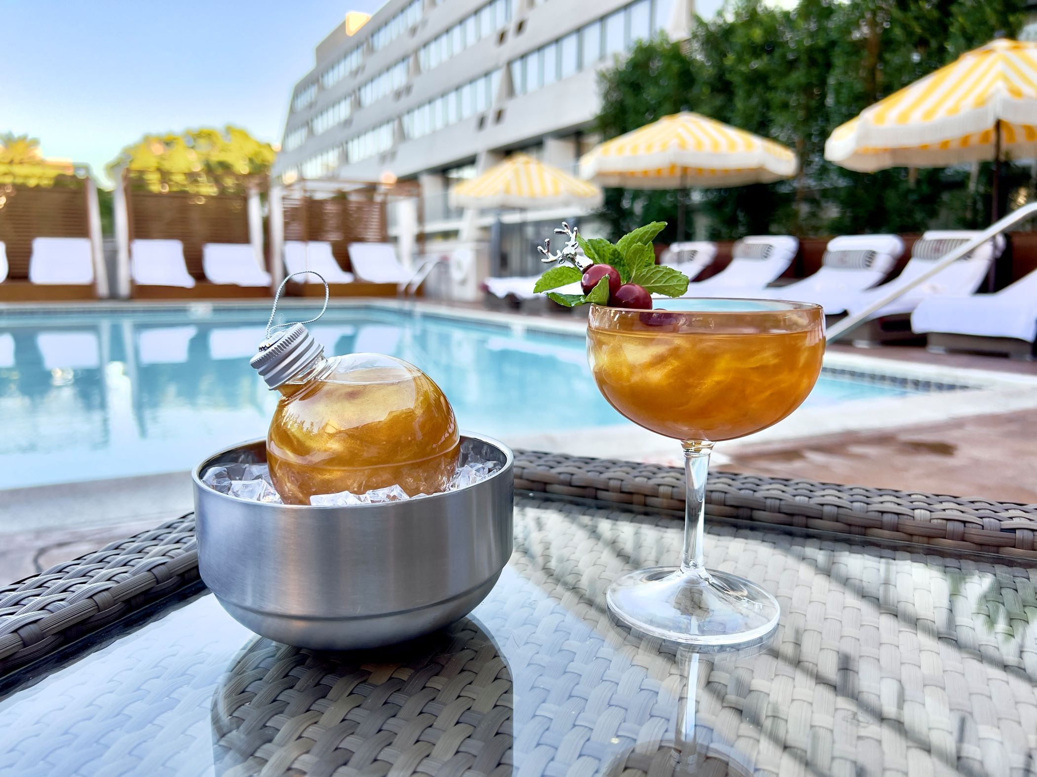 An image of the Winter Peach holiday cocktail at Hotel Dena