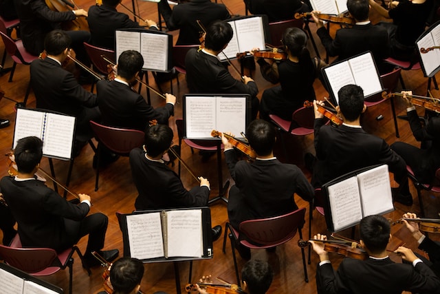 An image of the LA Phi orchestra.