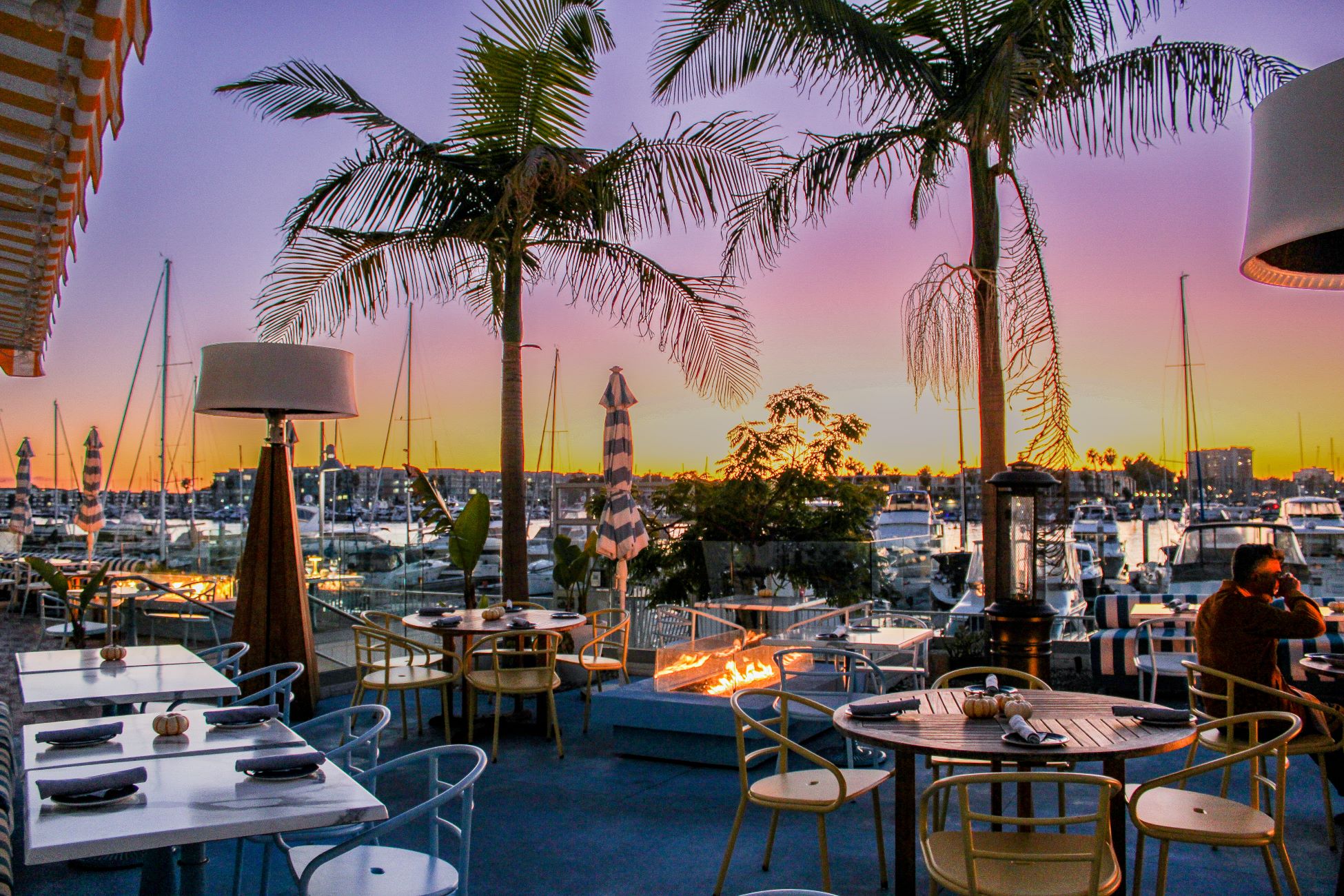An image of the marina view from the Marina Del Rey Hotel's Del Rey Lounge.