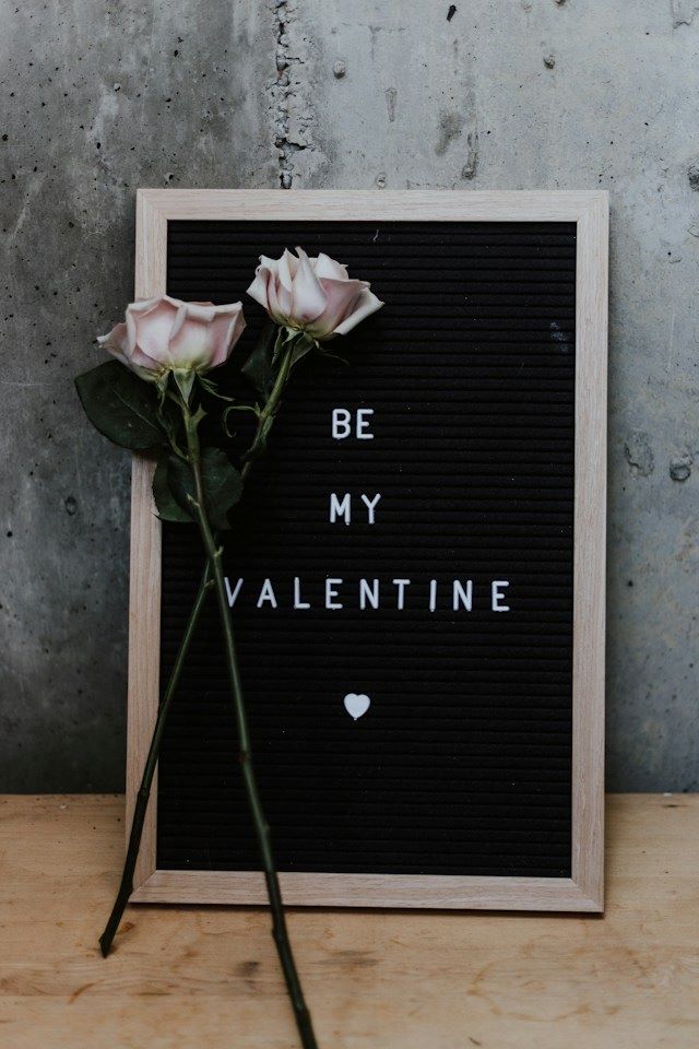 An image of a sign that says Be My Valentine.