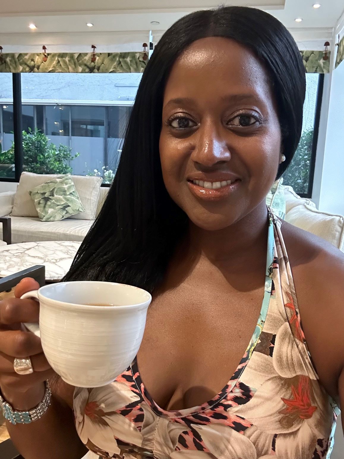 An image of lifestyle blogger Ariel raising a cup of tea.