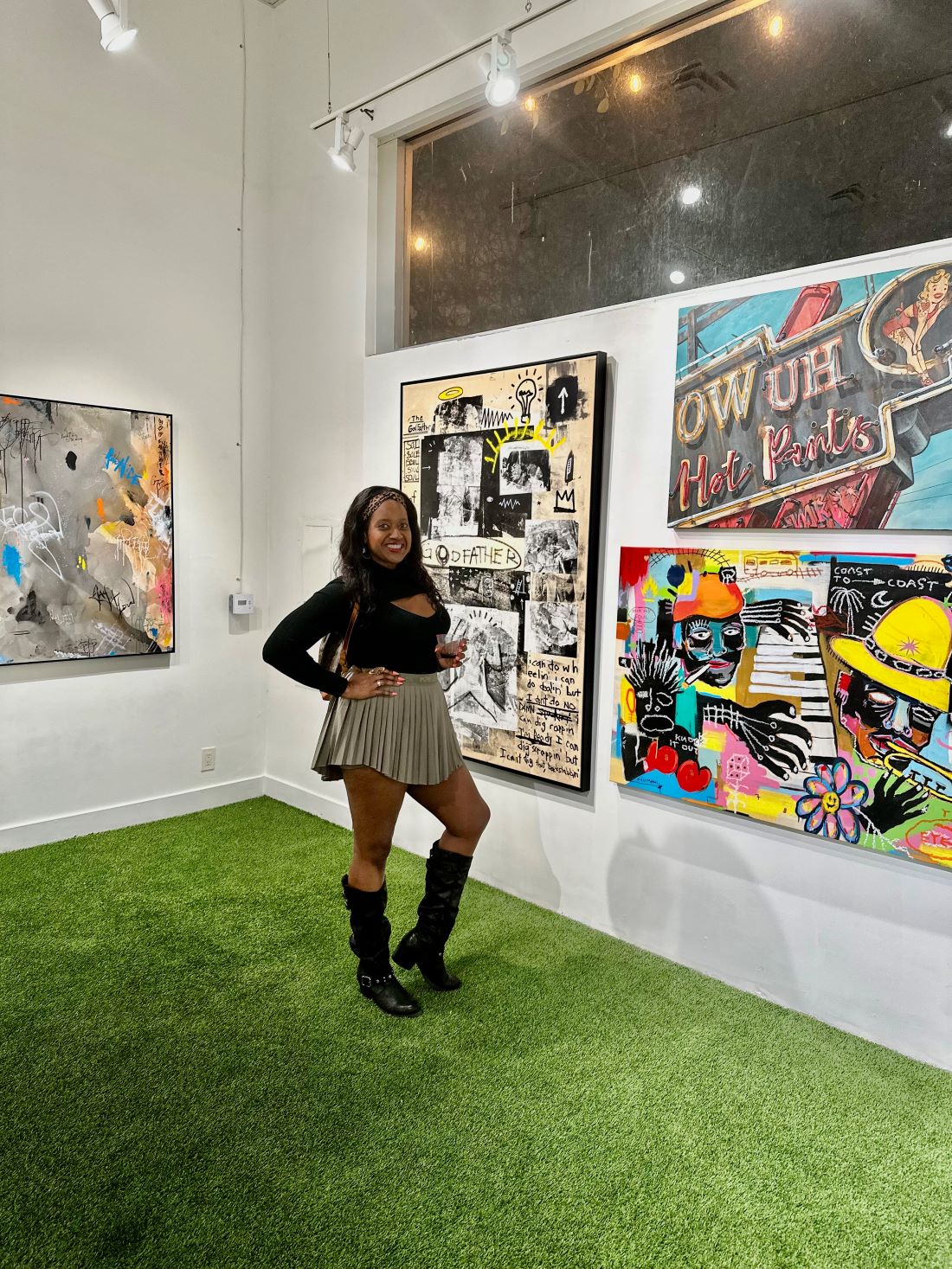 An image of lifestyle blogger Ariel at Song-Word Art House.
