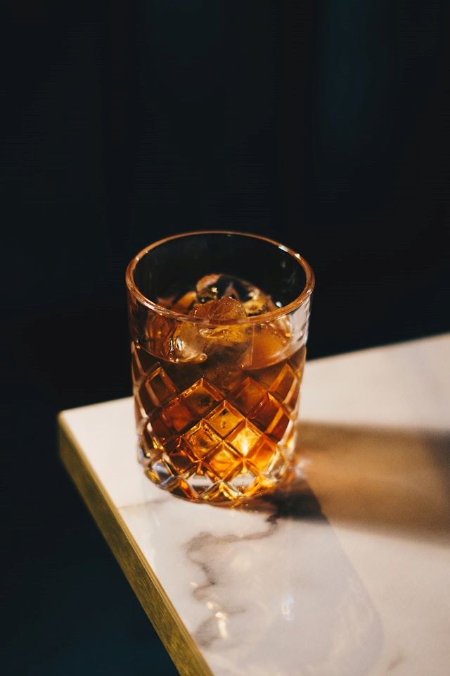 An image of one of Japan's popular on the rocks cocktails, Japanese Whisky.