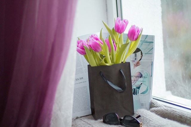 An image of a custom gift bag with flowers.