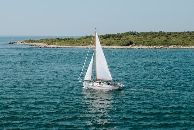 An image of a sail boat at Martha's Vineyard.