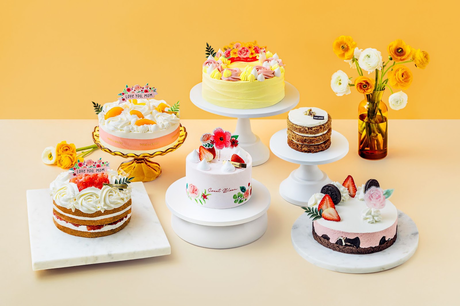 An image of the Love You Mom’ cake collection from TOUS les JOURS.