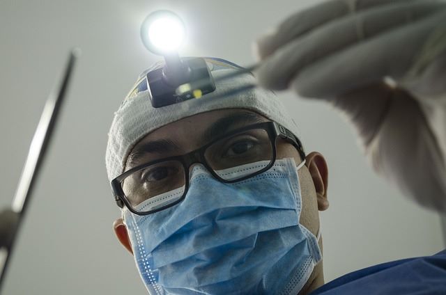 An image of a doctor giving a hair consultation.