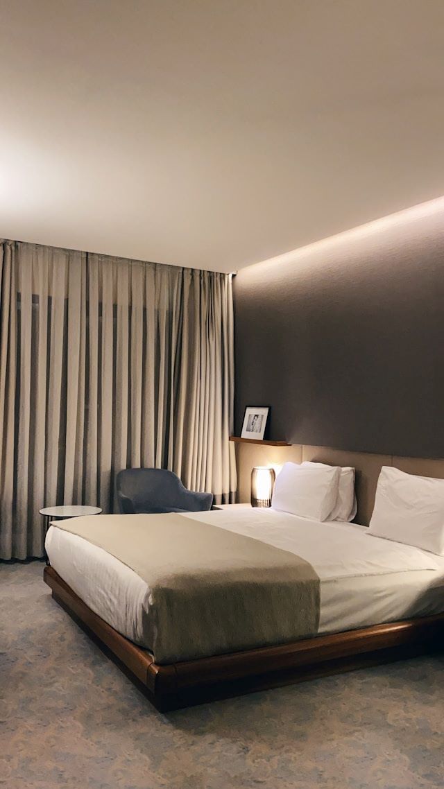 An image of a hotel room.