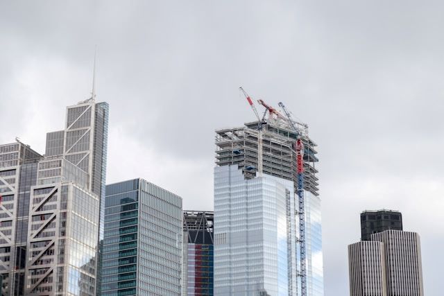 An image of glazing happening on a commercial building.