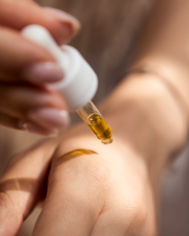 An image of someone doing an oil patch test on their hand.