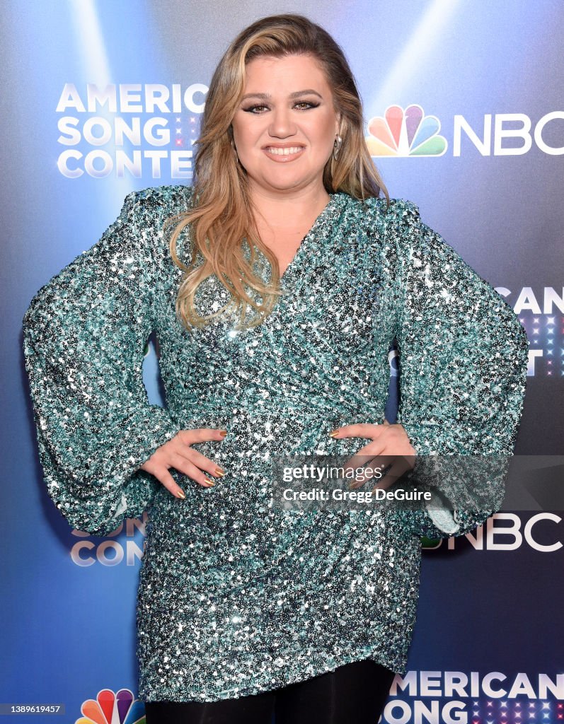 A before image of the Kelly Clarkson weight loss transformation.