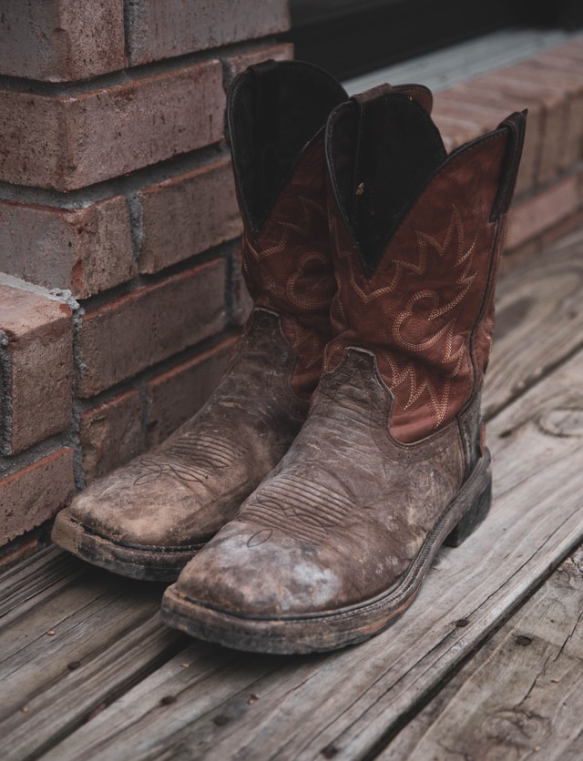 An image of cowboy boots.