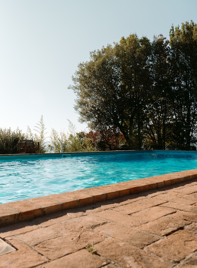 An image of a pool at a Tuscan villa.