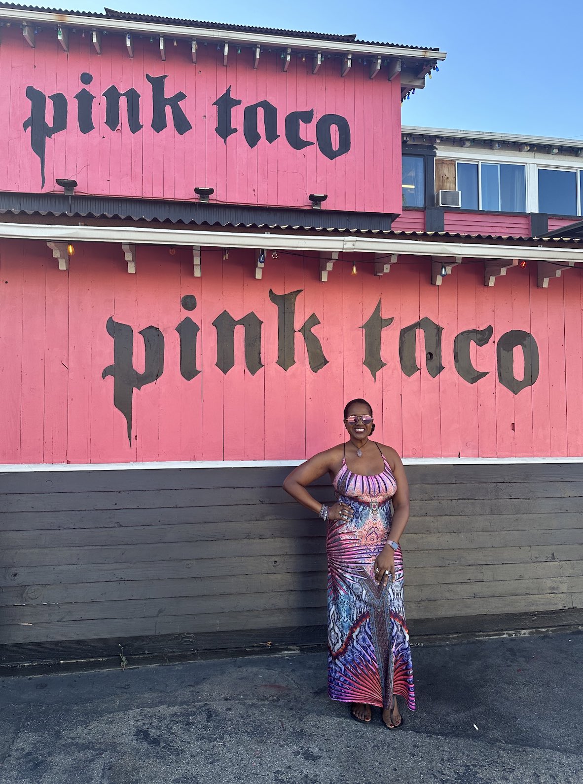 An image of lifestyle blogger Ariel at Pink Taco.