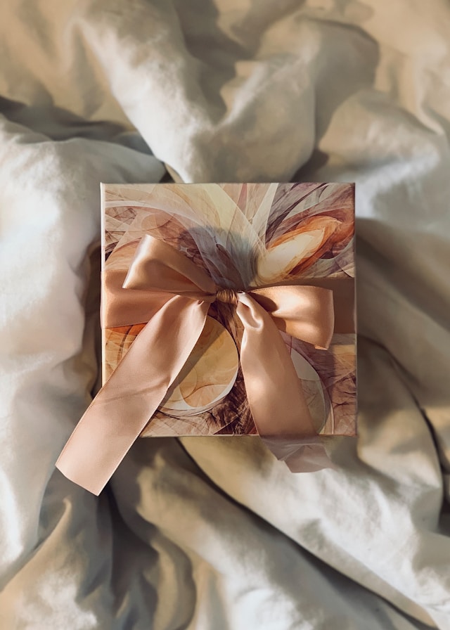 An image of housewarming gift ideas wrapped.