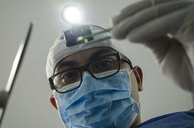 An image of a dentist.