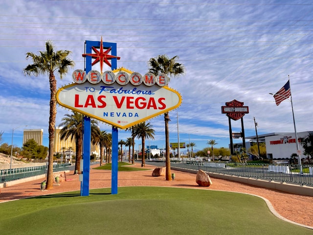 An image of the Las Vegas sign.