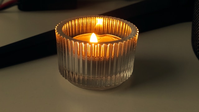 An image of a scented candle.