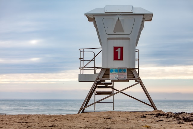 An image of a lifeguard tower.