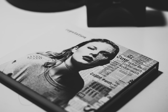 An image of an album cover with Taylor Swift.