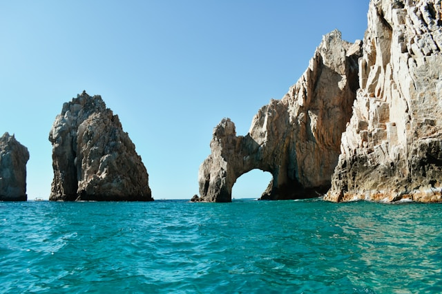 An image of the famous Arch of Cabo San Lucas.