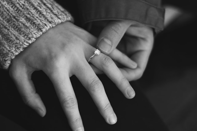 An image of a diamond engagement ring