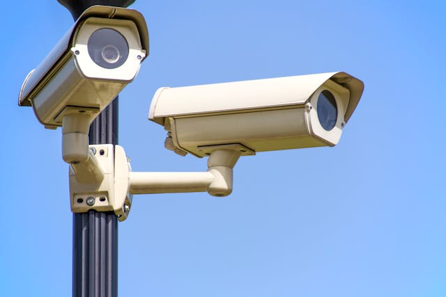 An image of surveillance cameras.