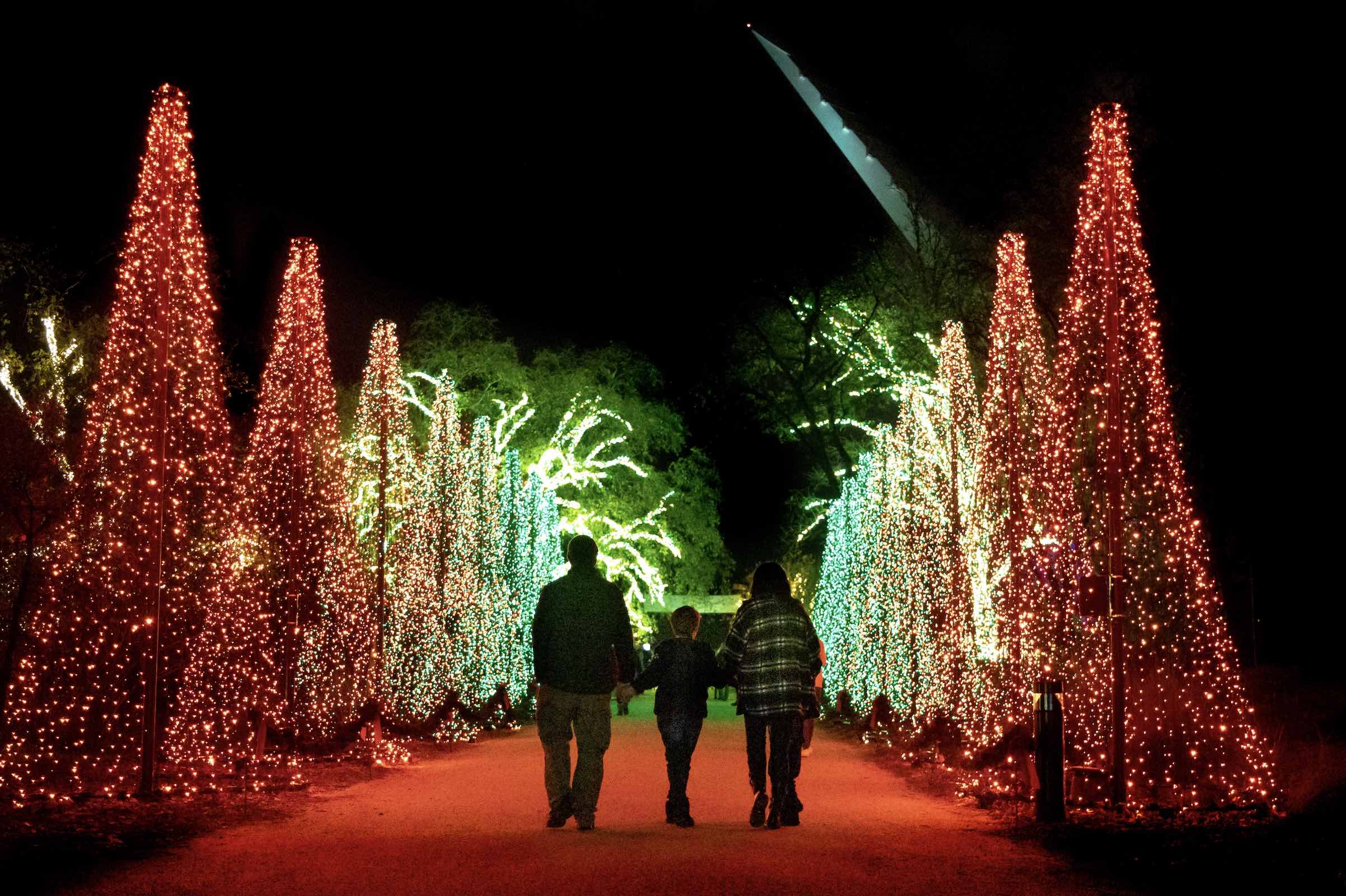 An image of a family at the Redding Garden of Lights festival at Turtle Bay’s McConnell Botanical Gardens.