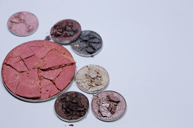 An image of makeup blush and highlighter.