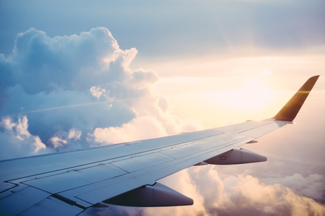 An image of a plane flying in the sky.