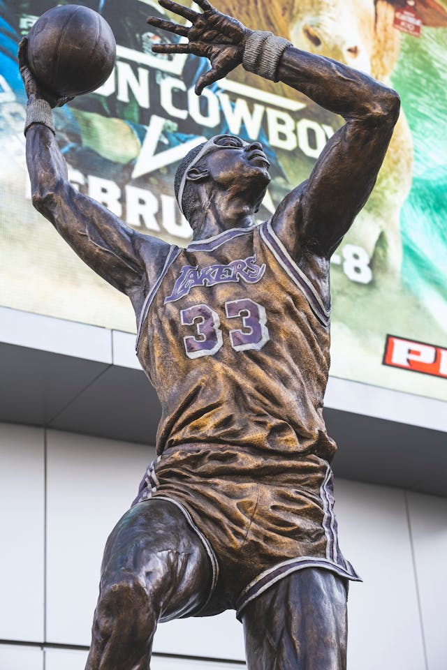 An image of a statue of LA Lakers great Kareem Abdul-Jabbar.