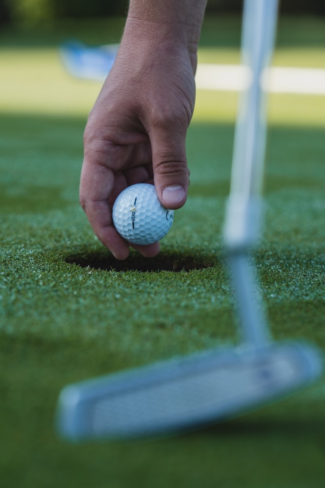 An image of the hand of  golfer.