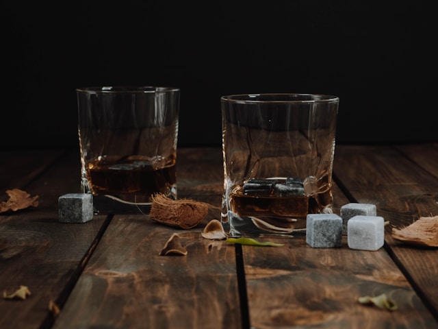 An image of two whiskey glasses.