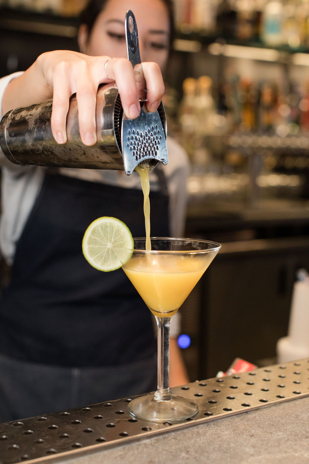 An image of a bartender pouring the Jala-Piña Margarita at Pacific Catch.