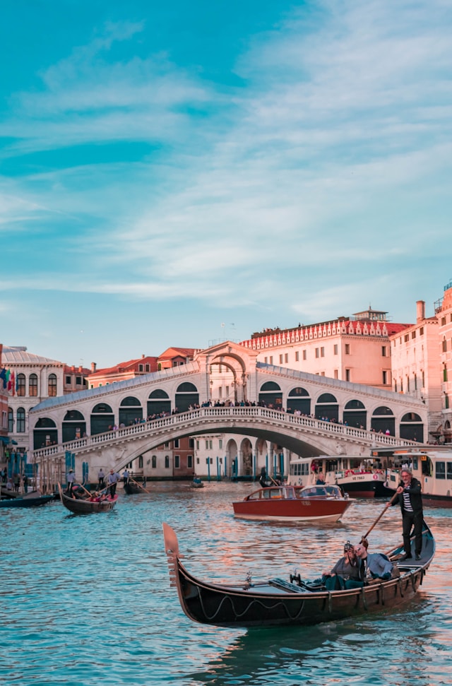 An image of a gondola in Venice Italy.