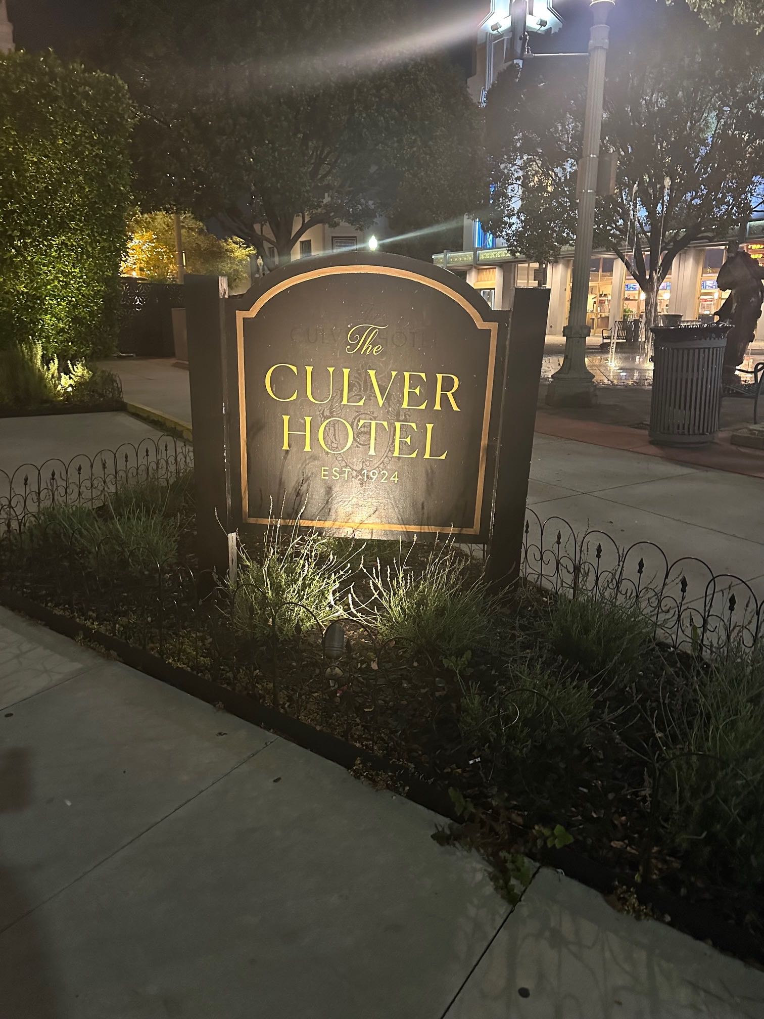 An image of the sign for the Culver Hotel.