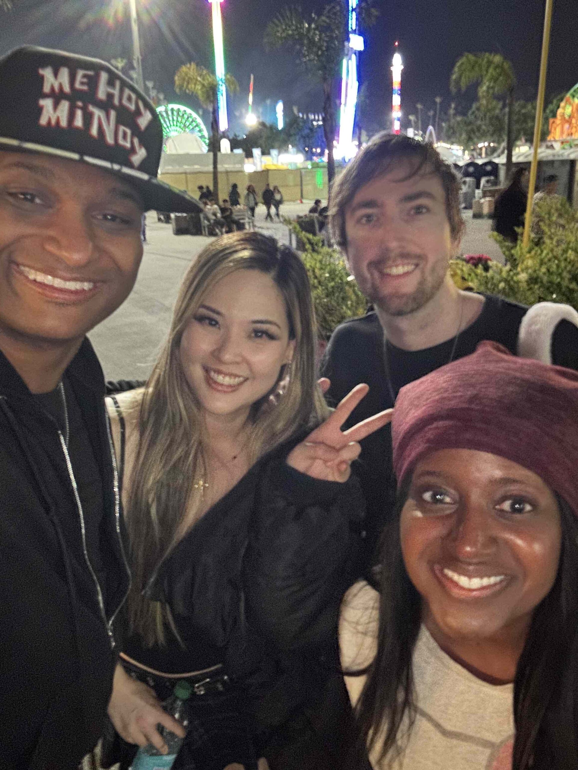 AN image of lifestyle blogger Ariel with three others at the LA County Fair.