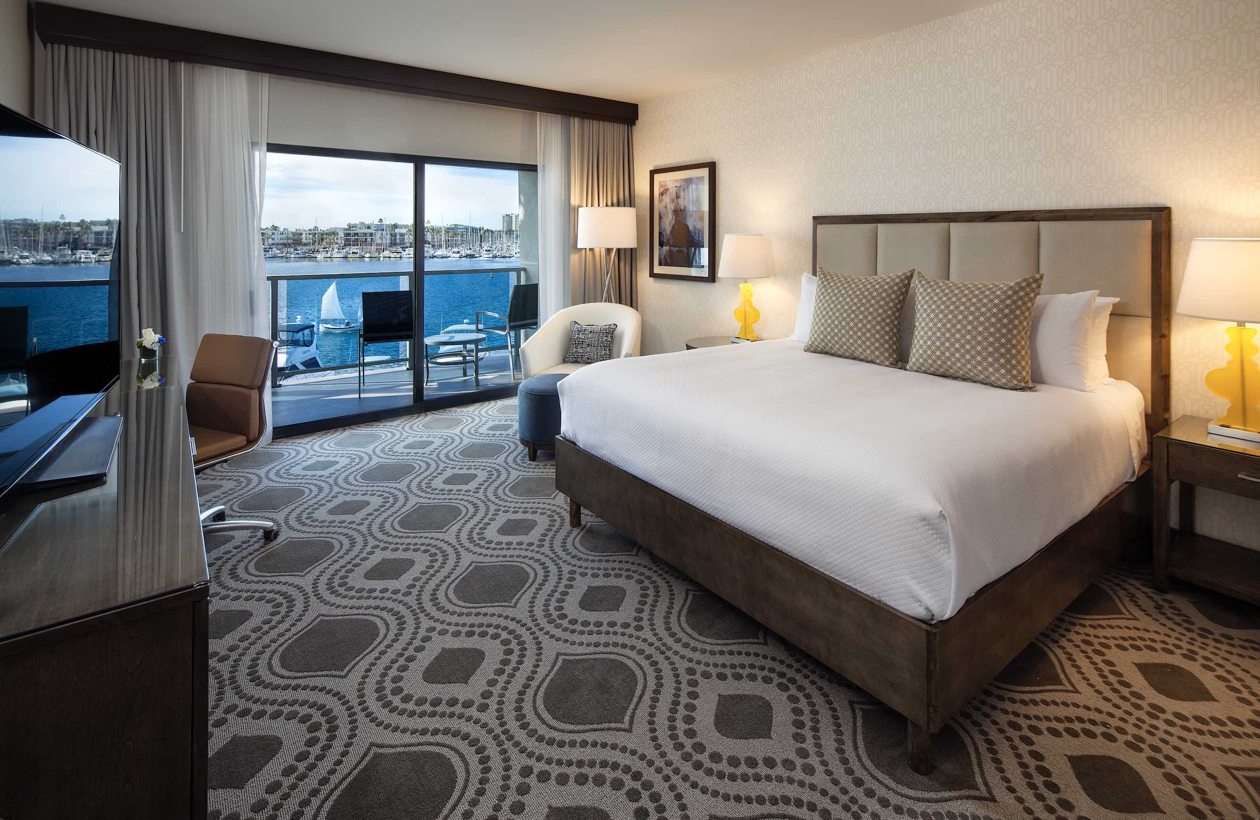 An image of the guest room at the Marina del Rey Hotel.
