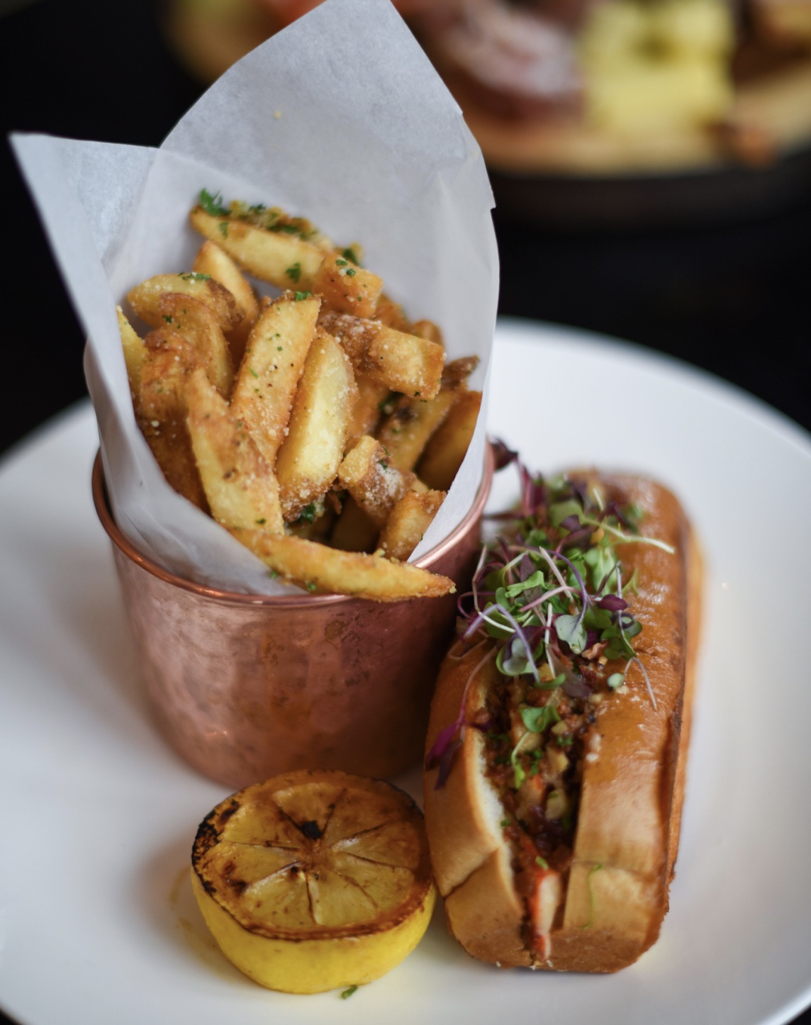 An image of the Maine Lobster Roll from ALK.