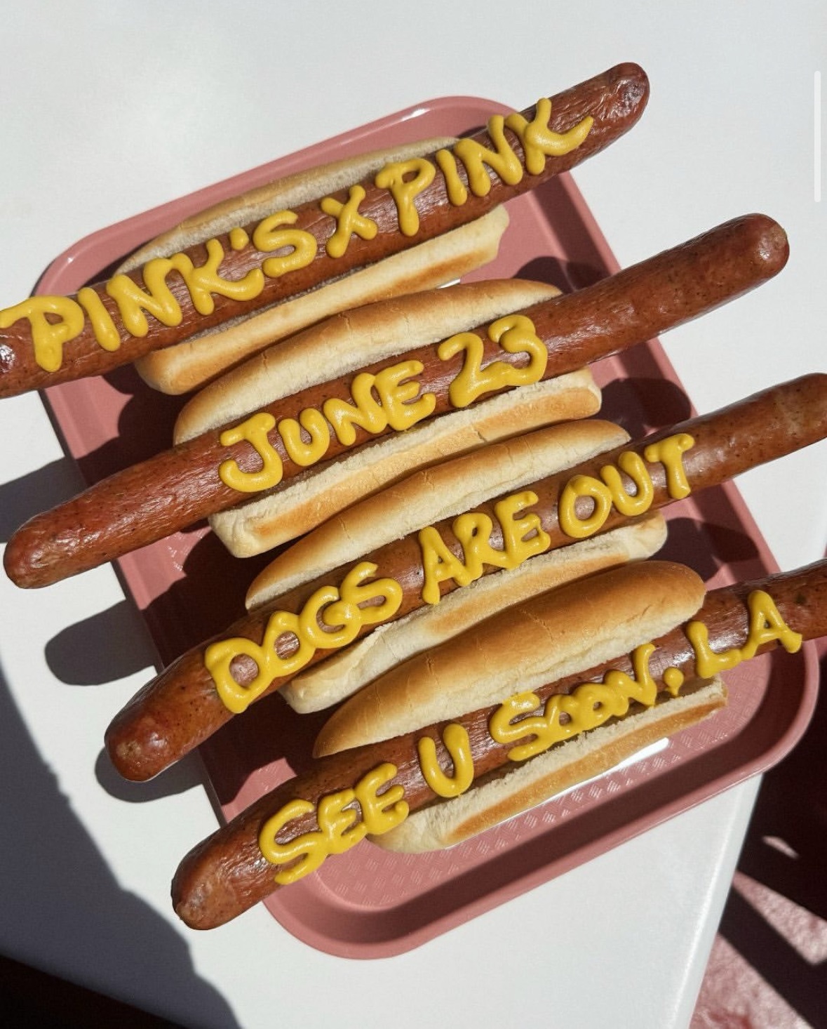 An image of Pink's hot dogs.