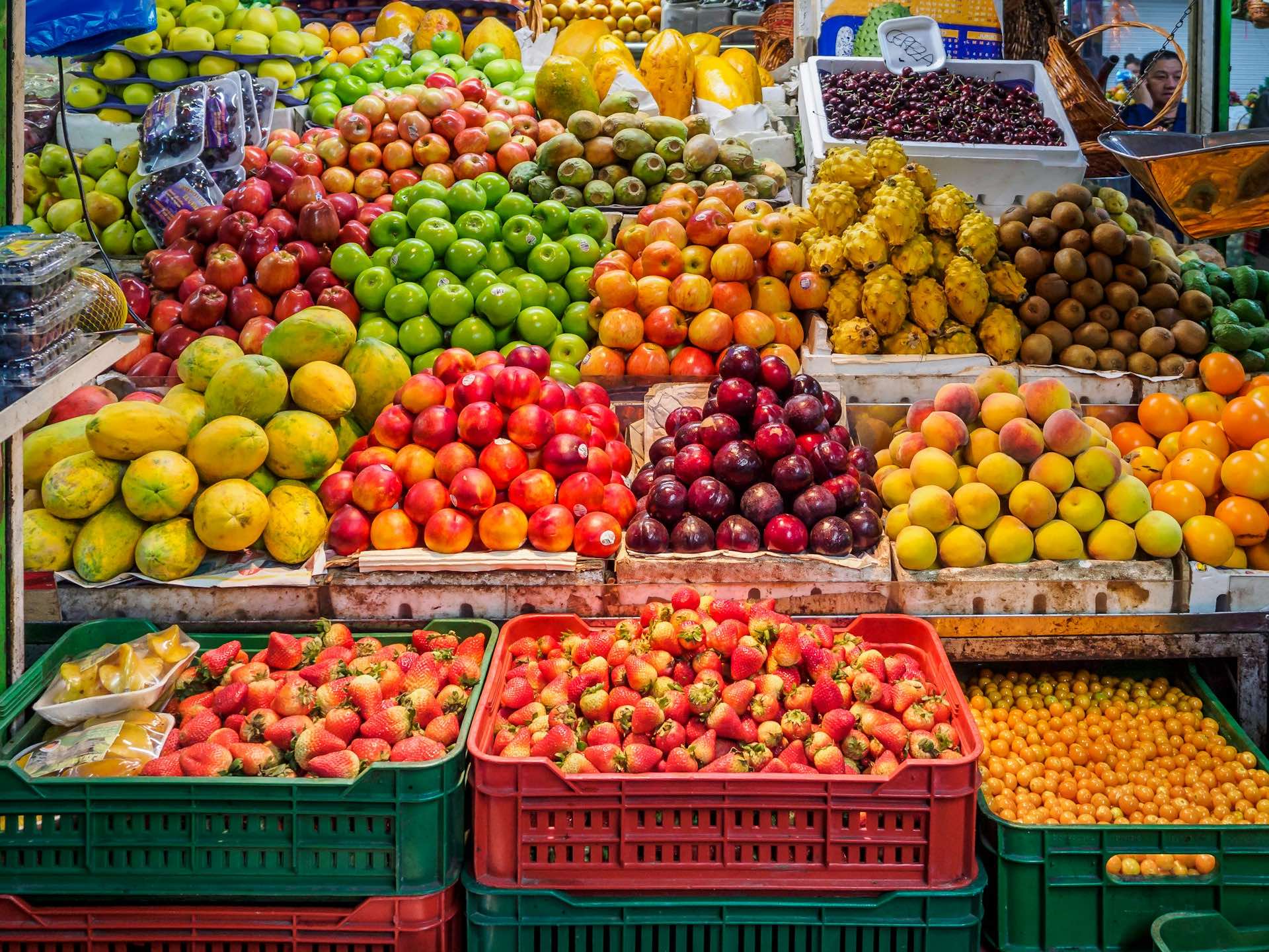 An image of a store with fresh fruit.