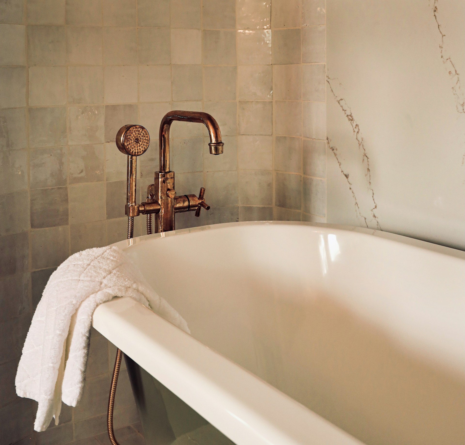 An image of a bath tub.